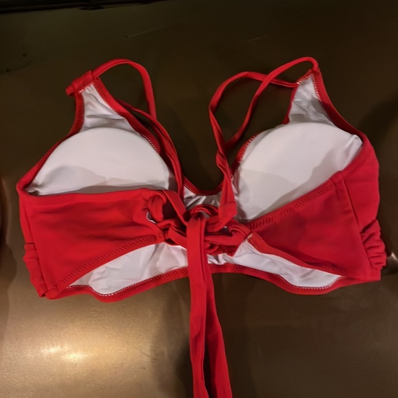 Red bikini - Picture 3 of 6